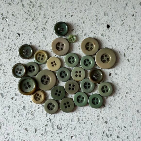 90s - Y2K Vintage Buttons Lot Green 26 Pcs Round 4 Hole DIY Art Crafting Sewing - Picture 1 of 7